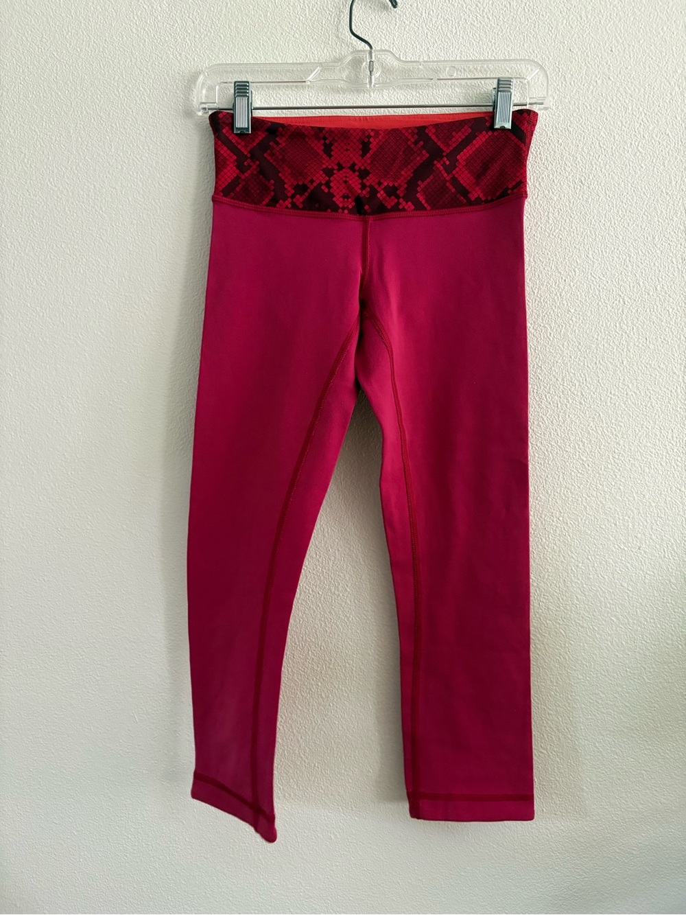 Lululemon Wunder Under Crop Reversible Leggings - Cranberry/Alarming Snake Print